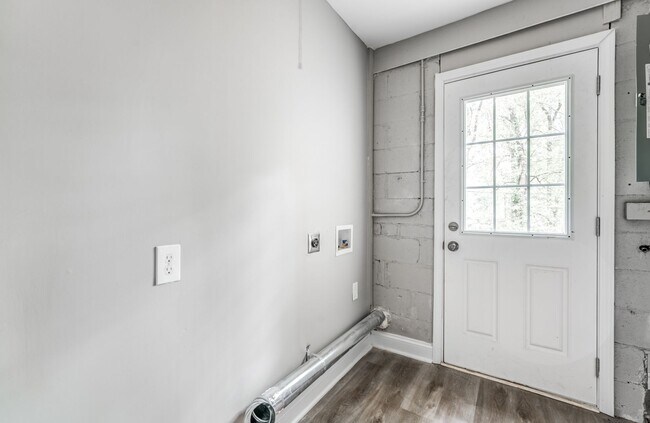 Building Photo - Charming 4-Bedroom, 3-Bath Single-Family Home in Memphis