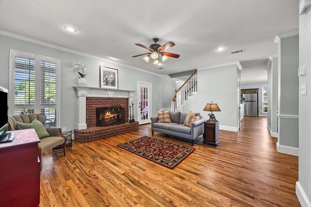 Building Photo - 425 Chippendale Dr