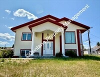 Building Photo - Beautiful home on the outskirts of town!