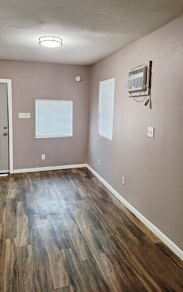 Building Photo - 130 Glenwood Ct