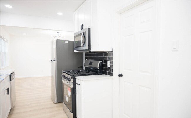 Building Photo - 4113 Glenhaven Dr