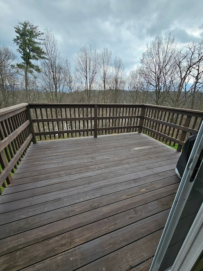 Building Photo - 213 Jonathan Ln