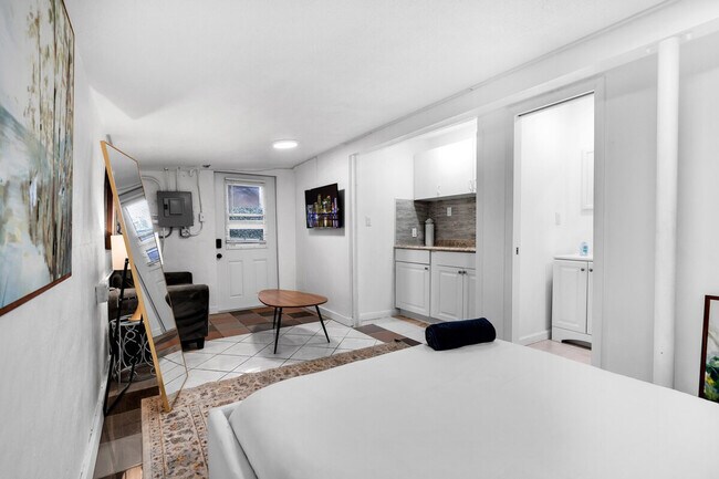 Building Photo - 2610 SW 31st Ave