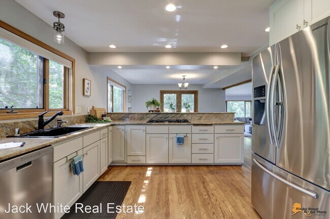 Building Photo - 3 br, 2.5 bath House - 4201 Westwood Drive