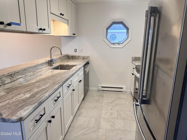 Building Photo - 36 Donna Lynn Dr