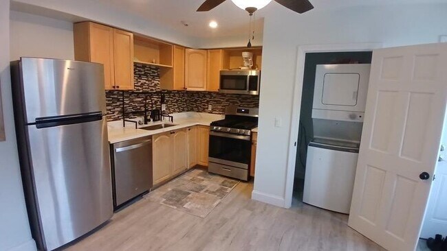 Building Photo - 93 Bayview Ave