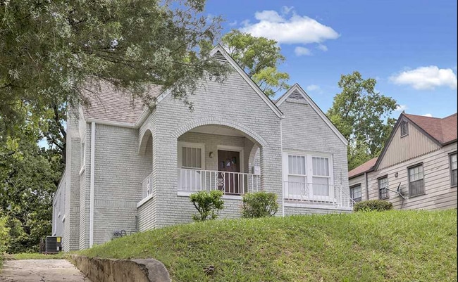 Building Photo - 854 5th St W