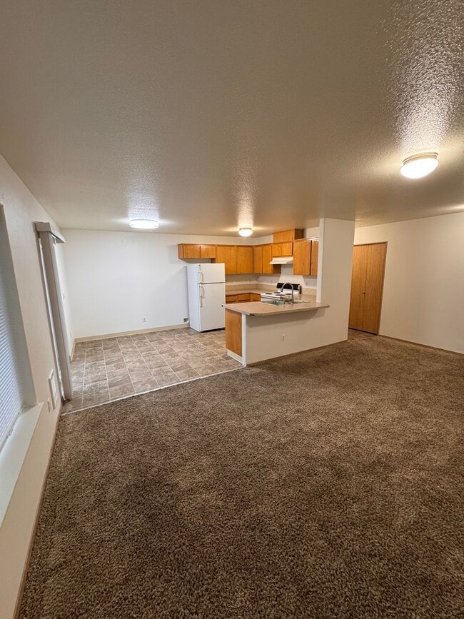 Building Photo - Spacious 3-Bed, 2.5-Bath Duplex for Rent in Longview