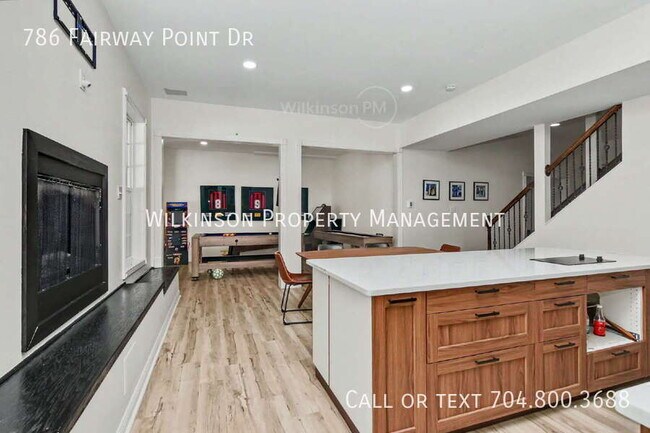 Building Photo - 786 Fairway Point Dr