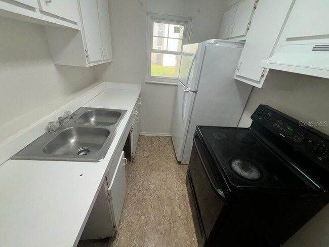 Building Photo - 834 Sky Lake Cir