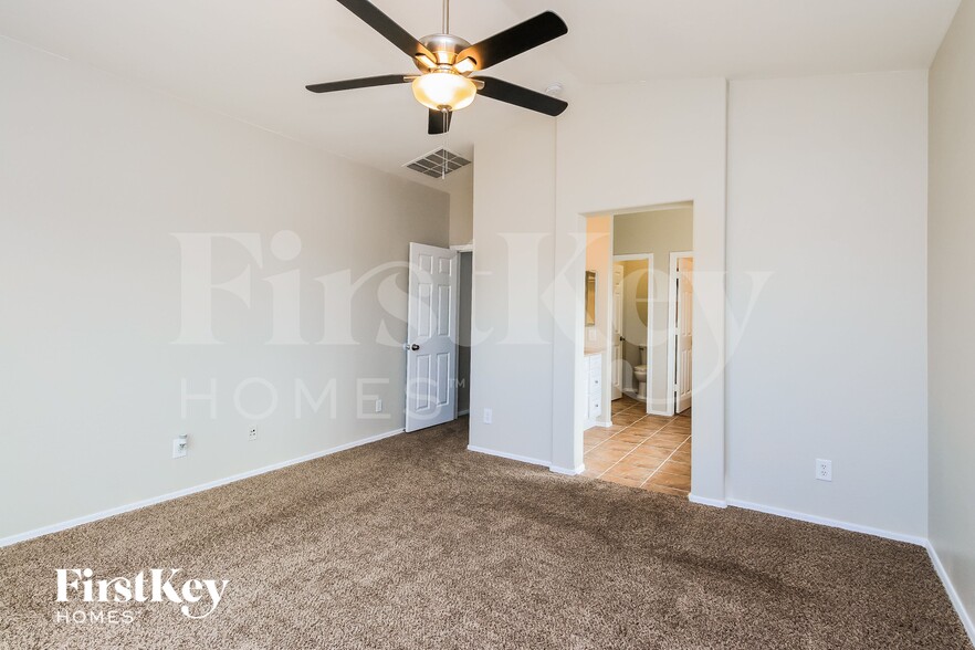 Building Photo - 27978 N Muscovite Dr