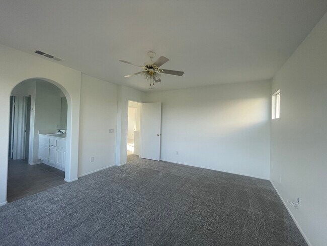 Building Photo - Hollyhock St