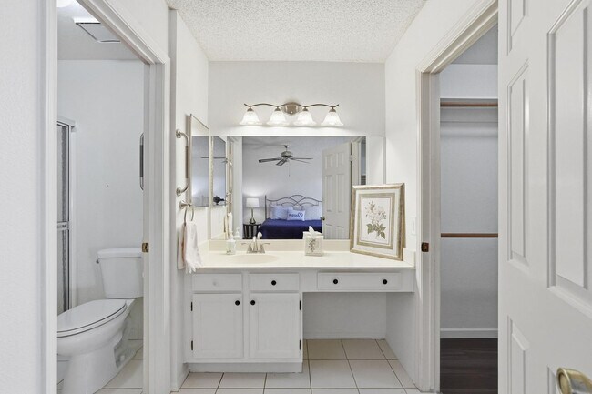 Building Photo - 650 S Arrowwood Way