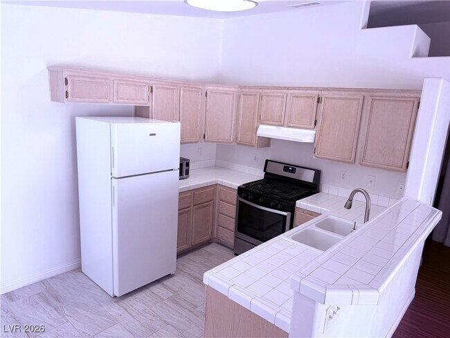 Building Photo - 2110 Los Feliz St