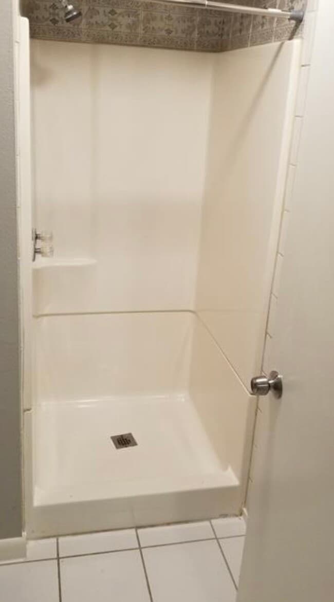 Building Photo - 14319 Henry Rd