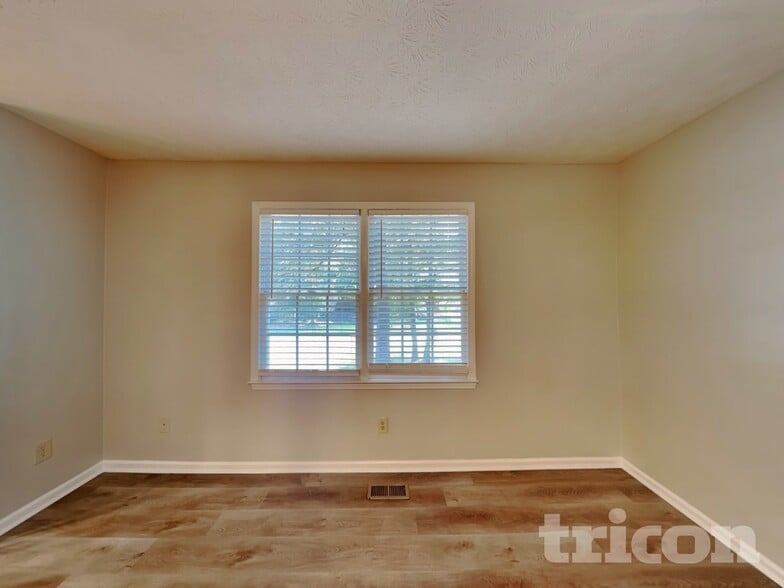 Building Photo - 645 Dillon Dr