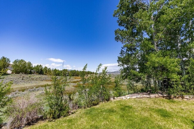 Building Photo - Tranquil Retreat in Trailside