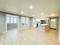 Building Photo - Gorgeous 2 bed 2 bath Condo with Office in...