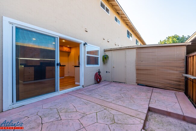 Building Photo - 421 Velasco Dr