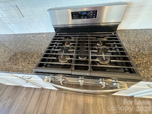 Building Photo - 2011 Weddington Pointe Dr