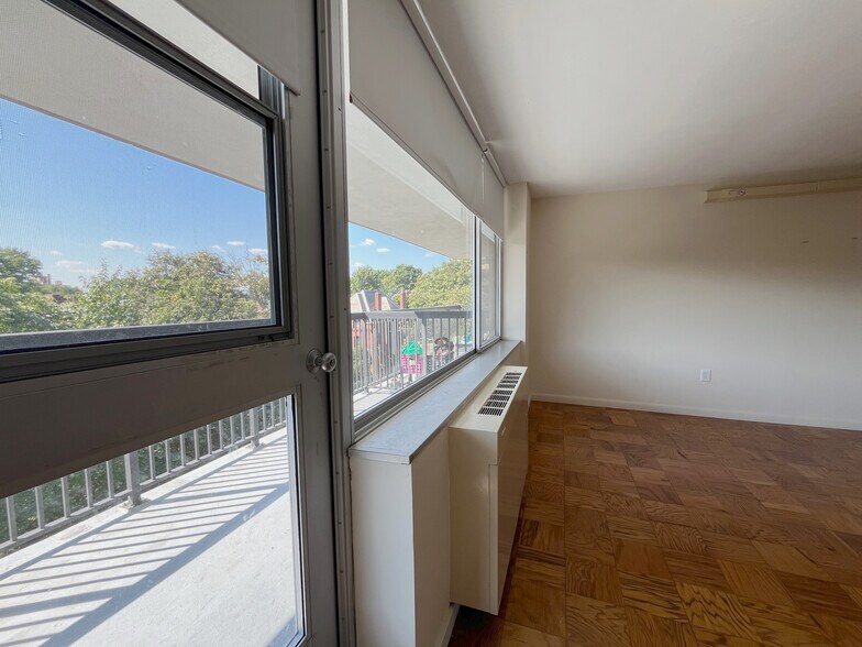 Building Photo - 75 Monmouth St