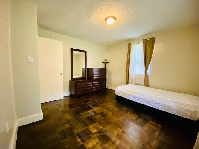 Building Photo - 5263 Sybel Dr