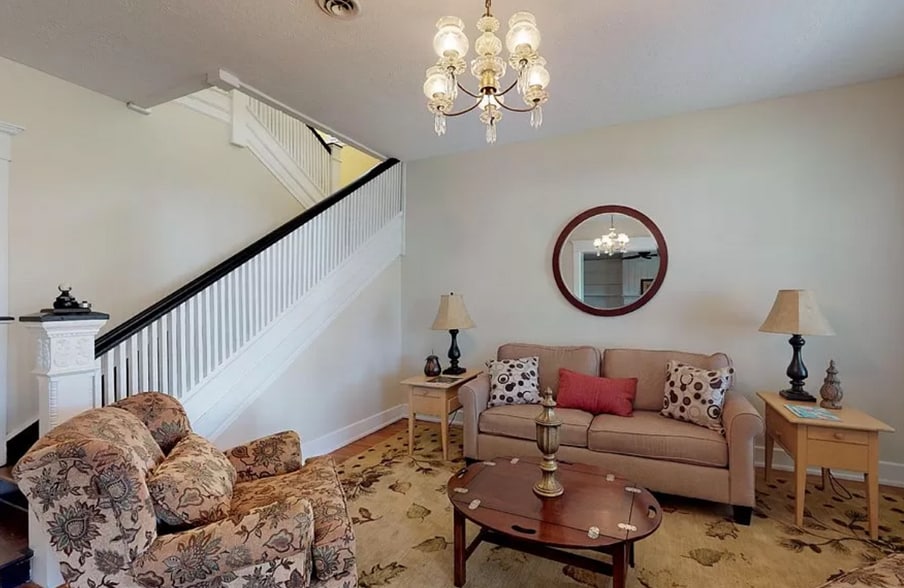 Building Photo - 178 W Broadway St