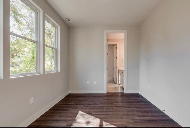 Building Photo - 227 Oceola Ave