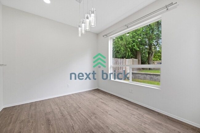 Building Photo - Charming 3-Bed with 2.5 Baths in Mountlake Terrace – Spacious 1561 Sq Ft Retreat!