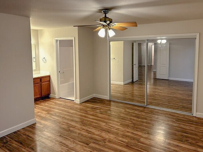 Building Photo - 1435 N Inez Pl