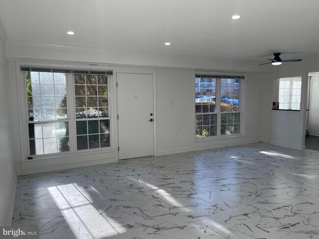 Building Photo - 1949 Kennedy Dr