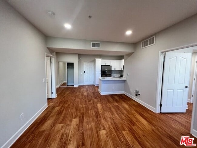 Building Photo - 5553 W 6th St