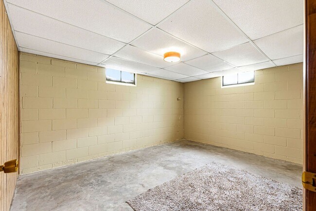 Building Photo - Remodeled 3-bedroom, 1-bath ranch with Attached Garage & Full Basement