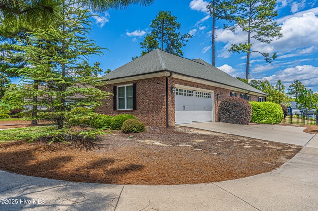Building Photo - 201 Sundew Ct