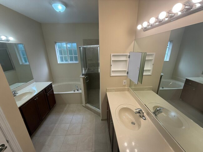 Building Photo - 3236 NW 31st Terrace