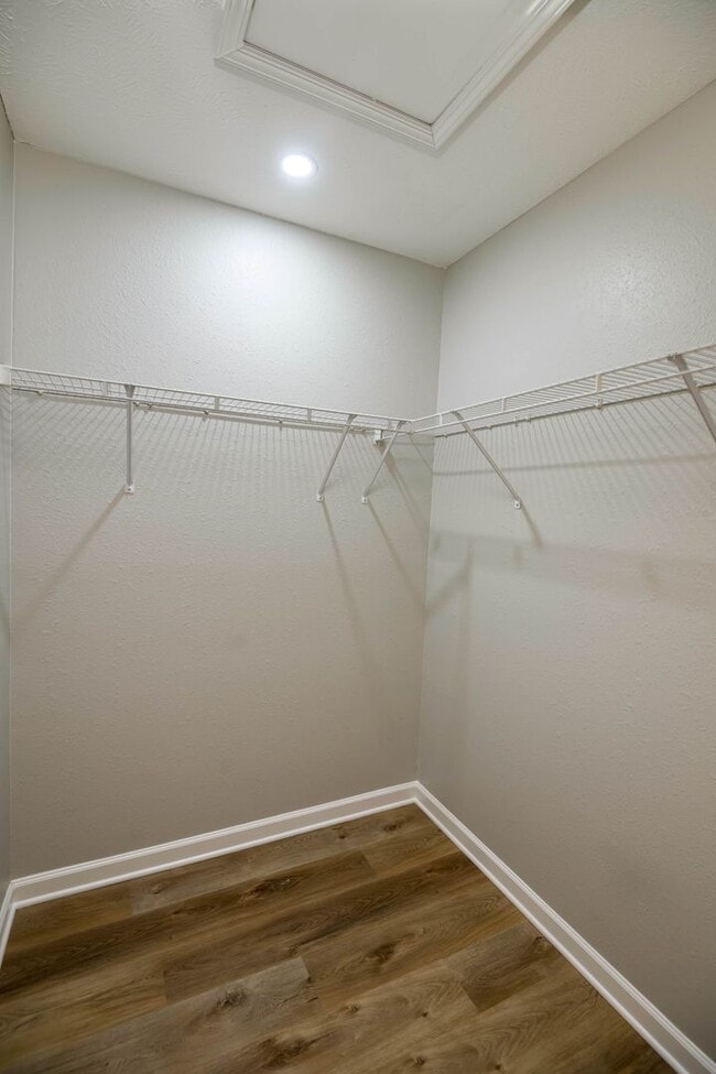 Building Photo - Lee Crossing Neighborhood, Easy access to ...