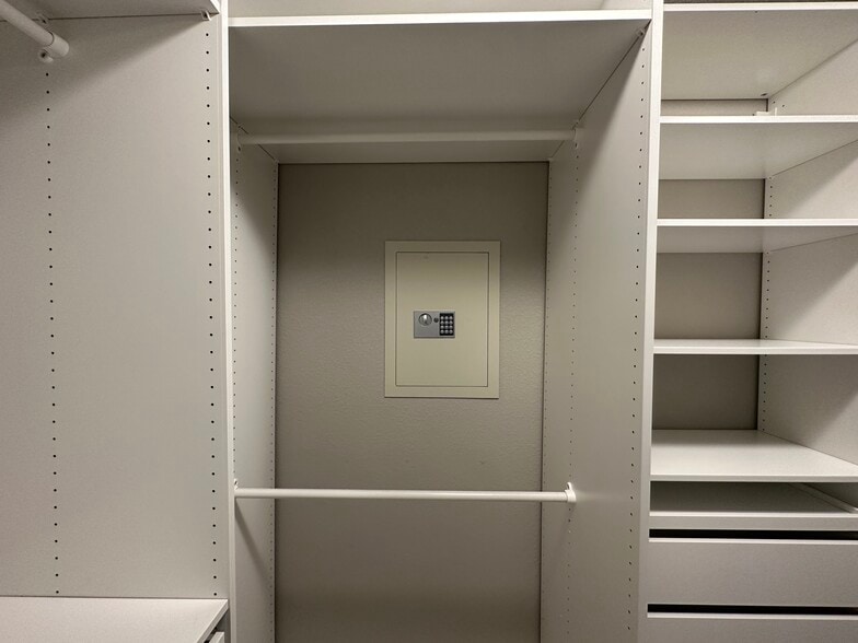 Building Photo - 6737 Sedgerock Ln