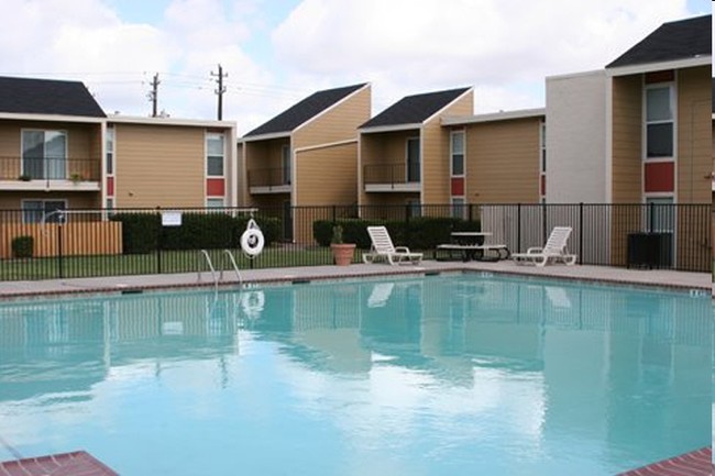 Pool - Edgebrook