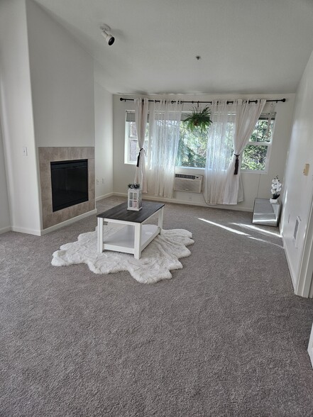 Building Photo - 730 NW 185th Ave