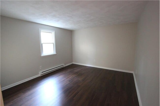 Building Photo - 70 Beach St