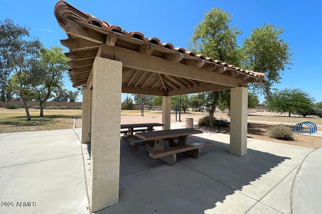 Building Photo - 7861 W Kerry Ln