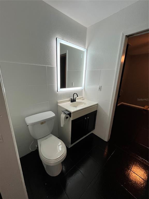 Building Photo - 918 W 11th St