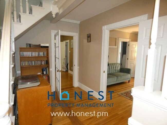 Building Photo - 106 Sewall St