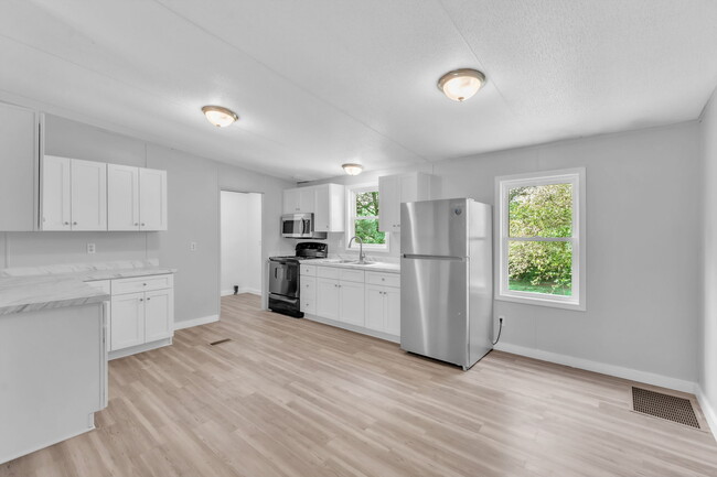 Building Photo - 92 Dryden Ave
