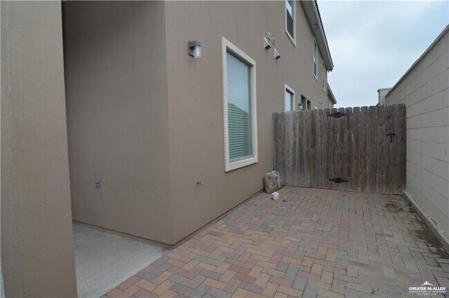 Building Photo - 27 Olympia Ave