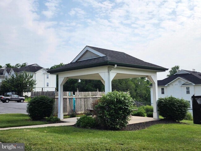 Building Photo - 2029 Windsong Dr