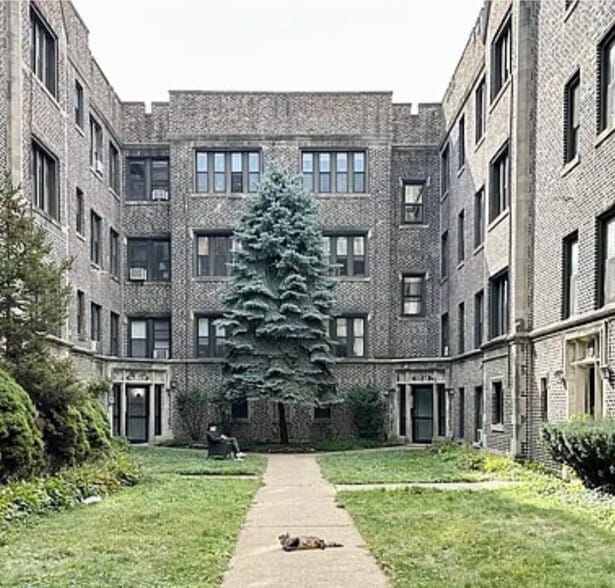 Building Photo - 1321 W Estes Ave