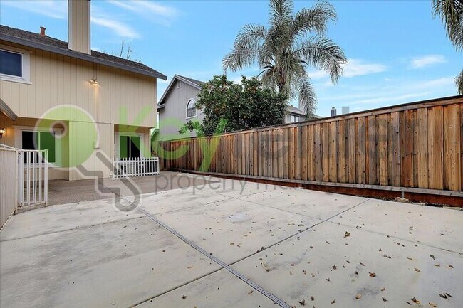 Building Photo - 1330 Kingswood Dr