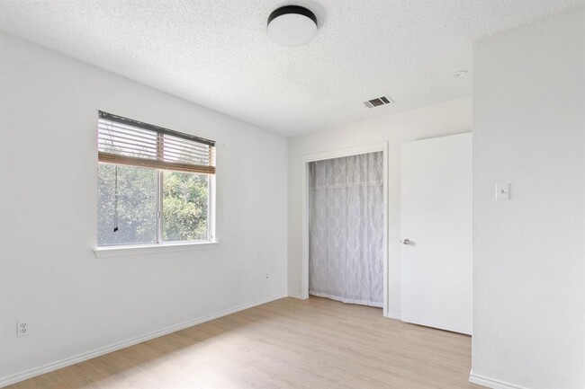Building Photo - 1702 Spiderlily View