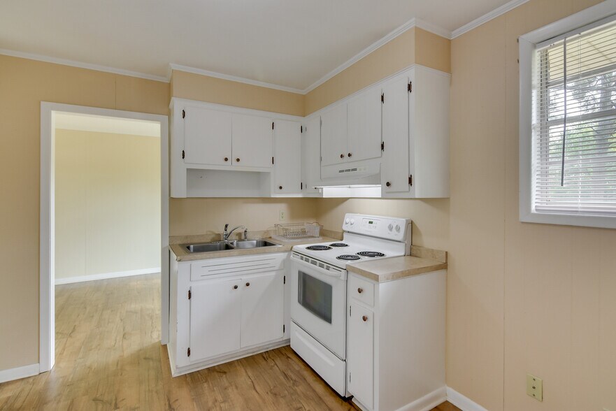 Building Photo - 318 Edgewood Ct